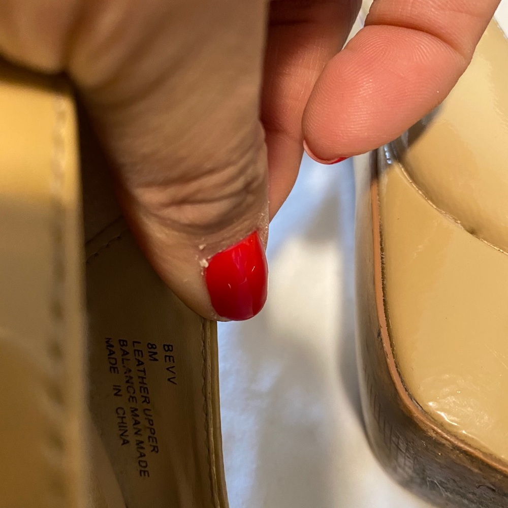 Tan pumps - Picture 3 of 3